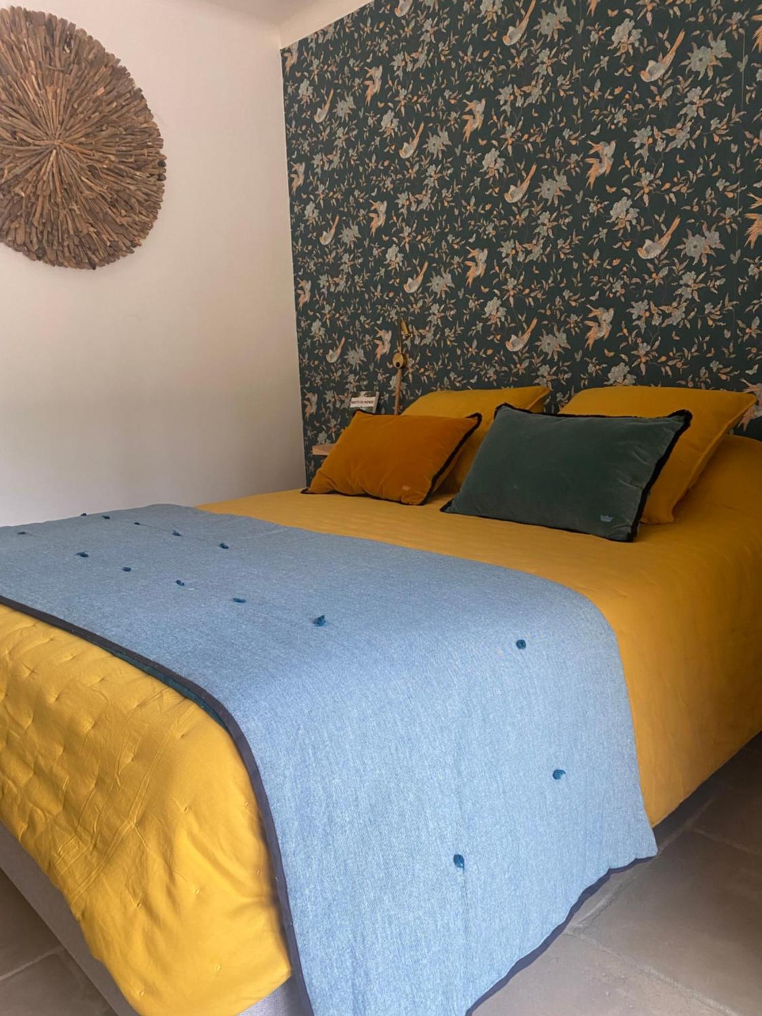 Maison Terre De Lune Mondragon Bagian luar foto
